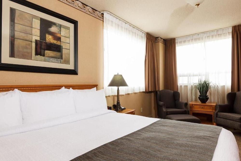 The Glenmore Inn & Convention Centre Calgary Exterior photo
